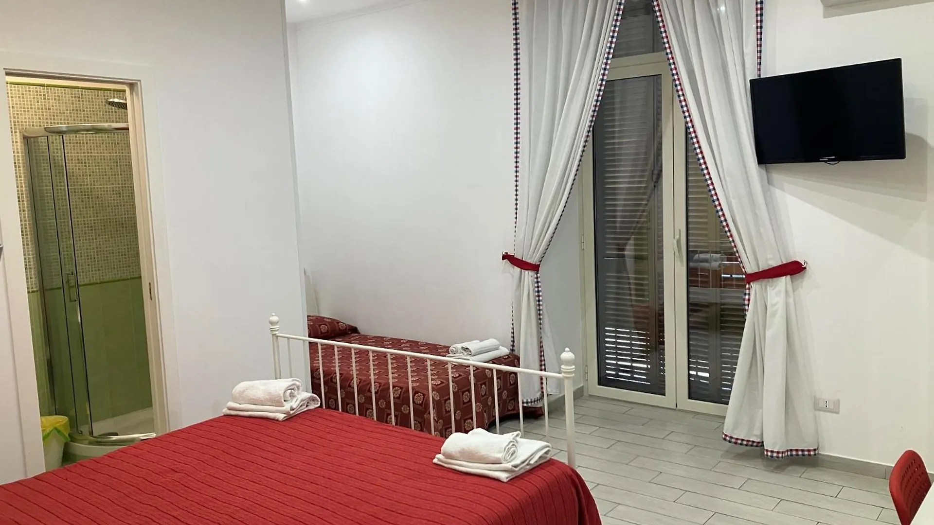 מלון נאפולי Albergo Oasi