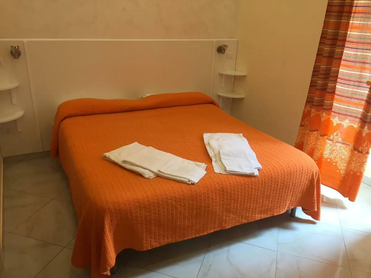 נאפולי Albergo Oasi מלון