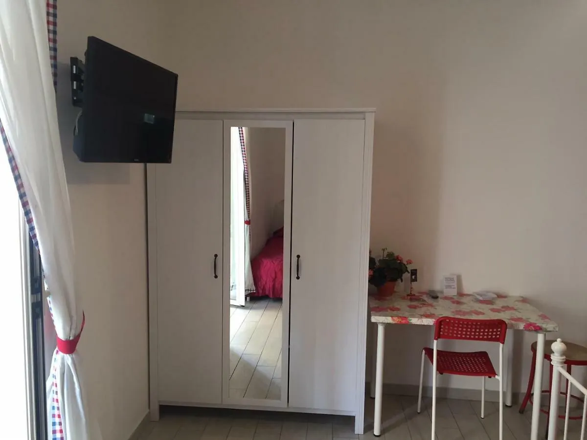 מלון נאפולי Albergo Oasi